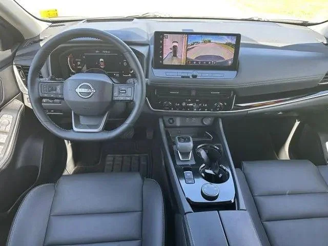 Used 2025 White/off-white Nissan SL image 15