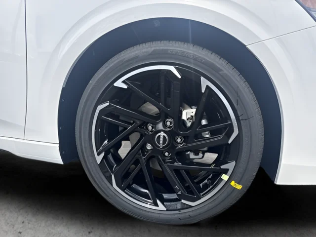 New 2026 Aspen White TriCoat / Super Black Two-tone Nissan SR image 26