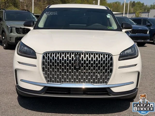 Used 2024 White Lincoln Premiere image 18