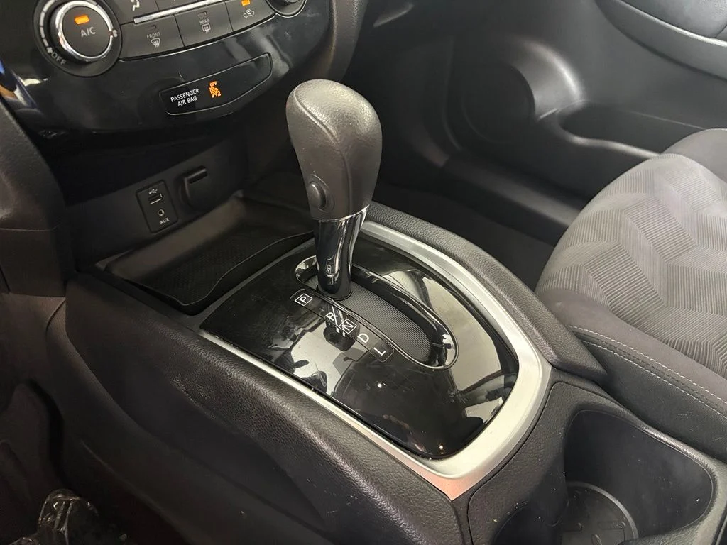 Used 2016 Red Nissan S image 27