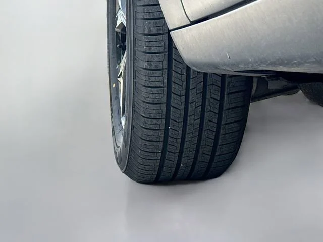 Used 2024 Silver Zynith Jeep Altitude image 39