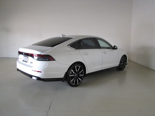 Used 2023 Platinum White Honda Touring image 25