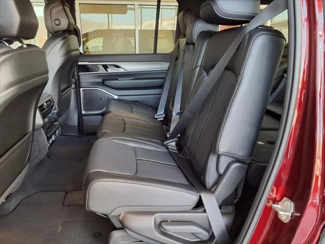 New 2026 Velvet Red Pearl-Coat Exterior Paint Jeep Grand Wagoneer image 5