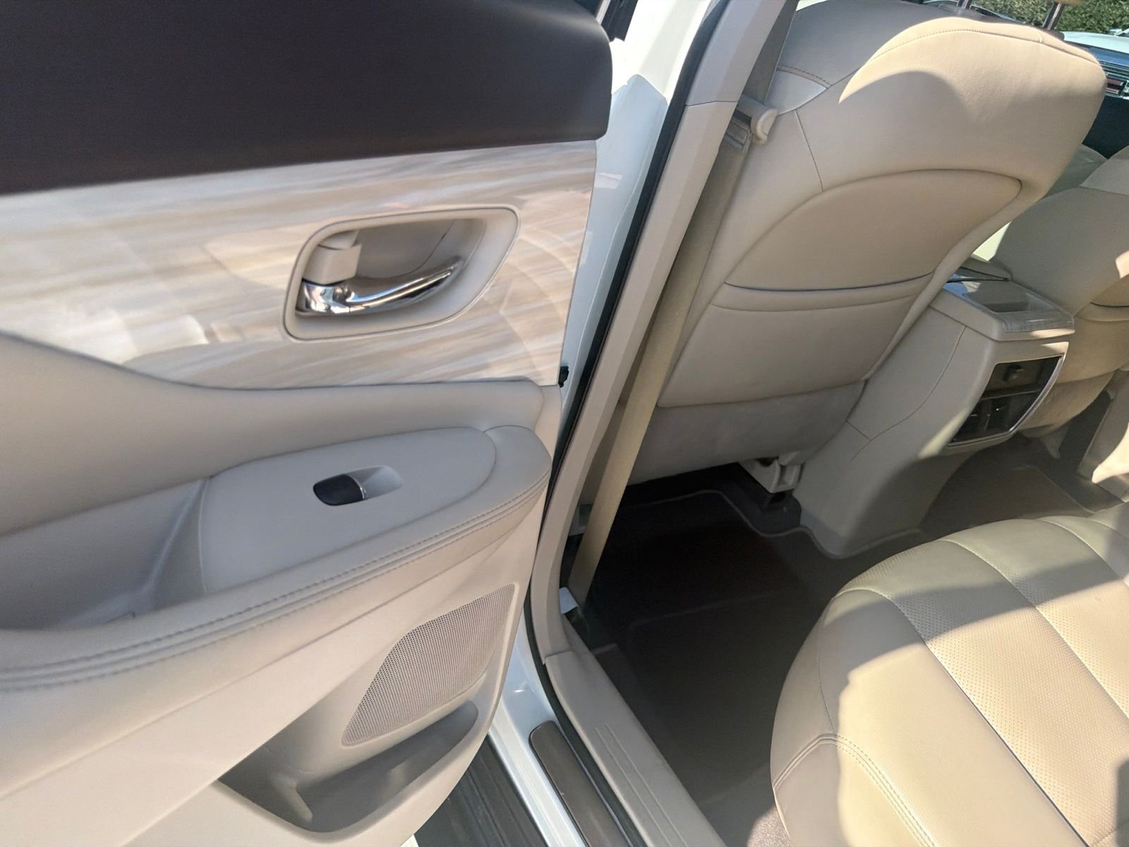 Used 2017 Pearl White Nissan SL image 17