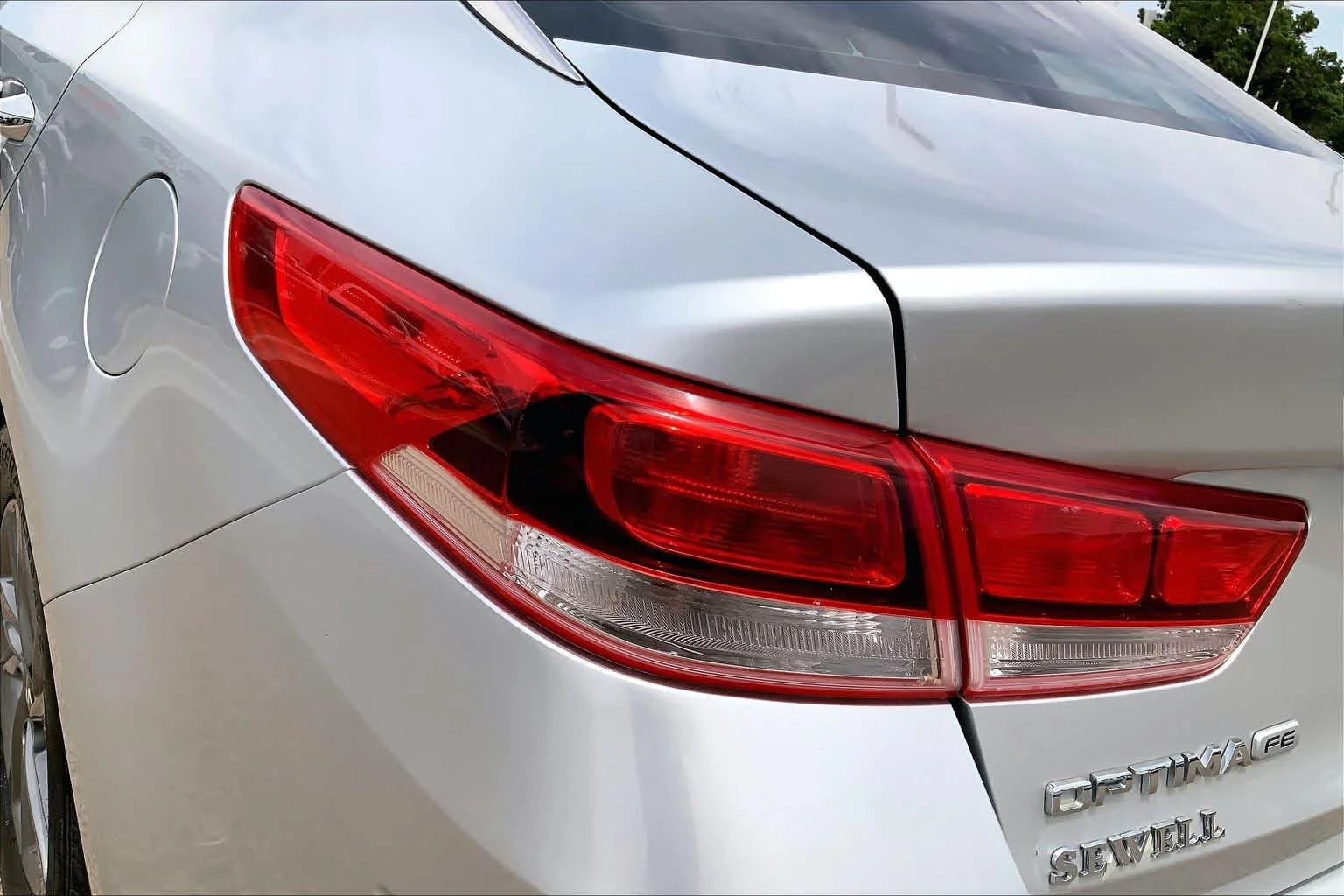 Used 2020 Sparkling Silver Kia LX image 32