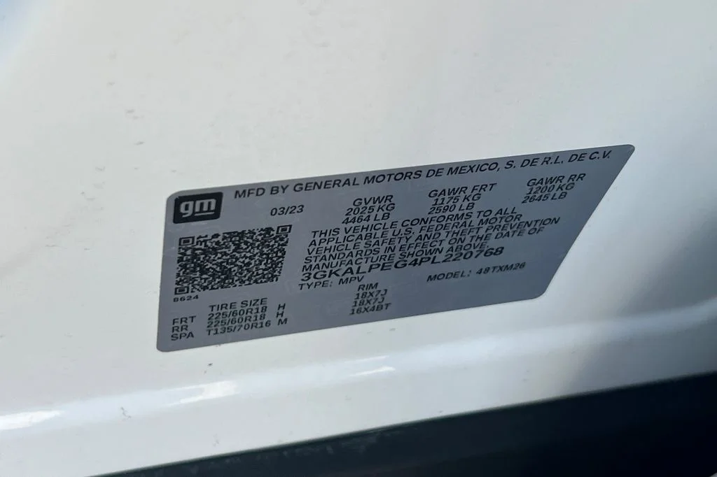 Used 2023 White GMC SLT image 31