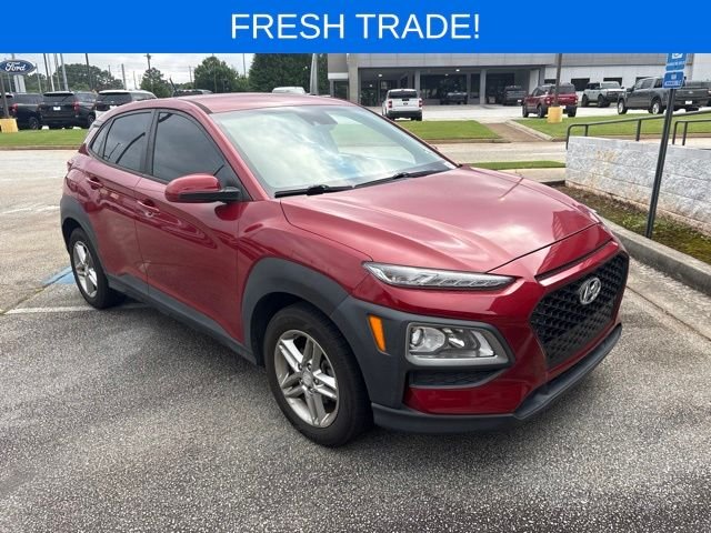 Used 2019 Red Hyundai SE image 1