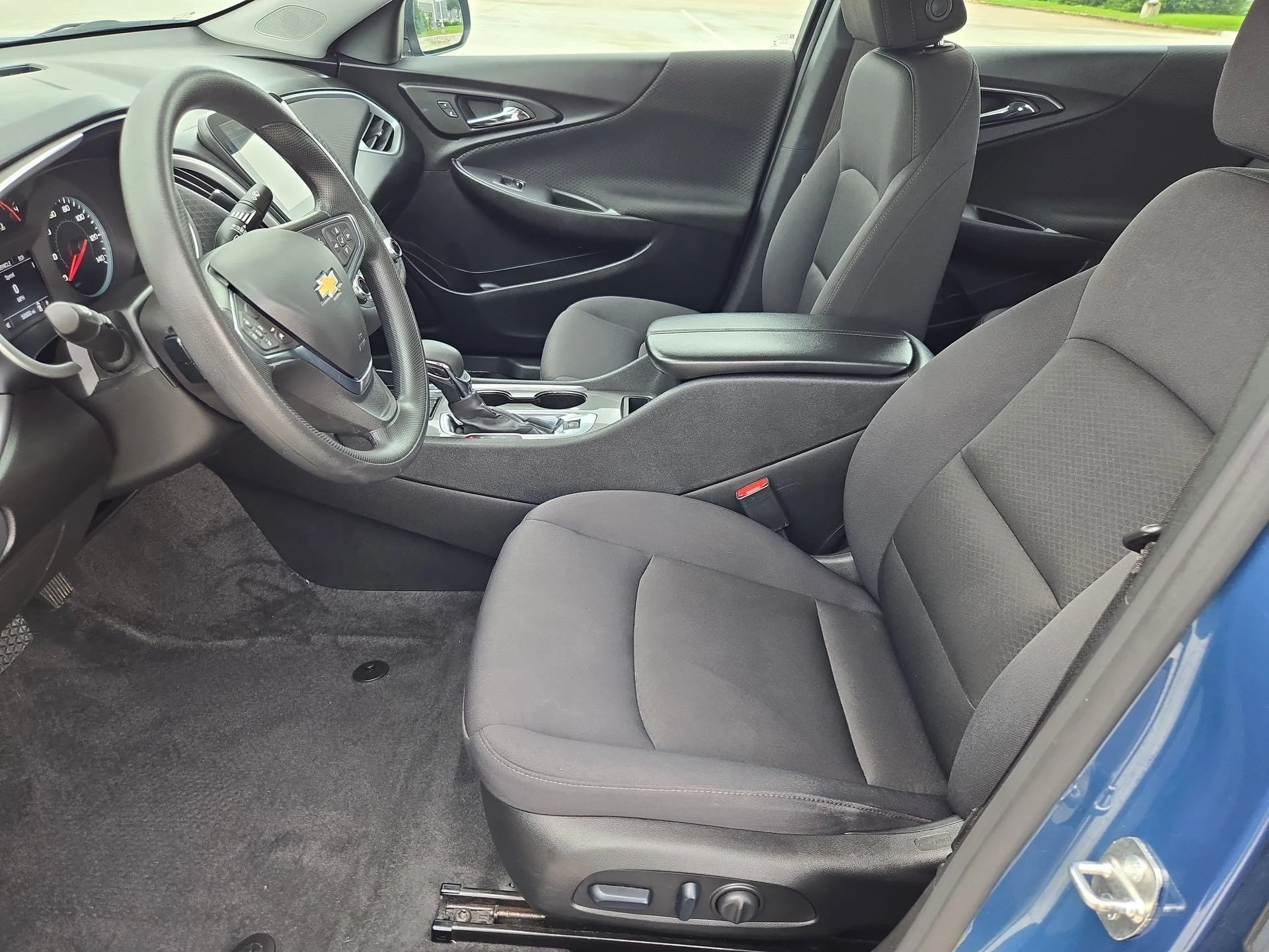 Used 2024 Lakeshore Blue Metallic Chevrolet LT image 15