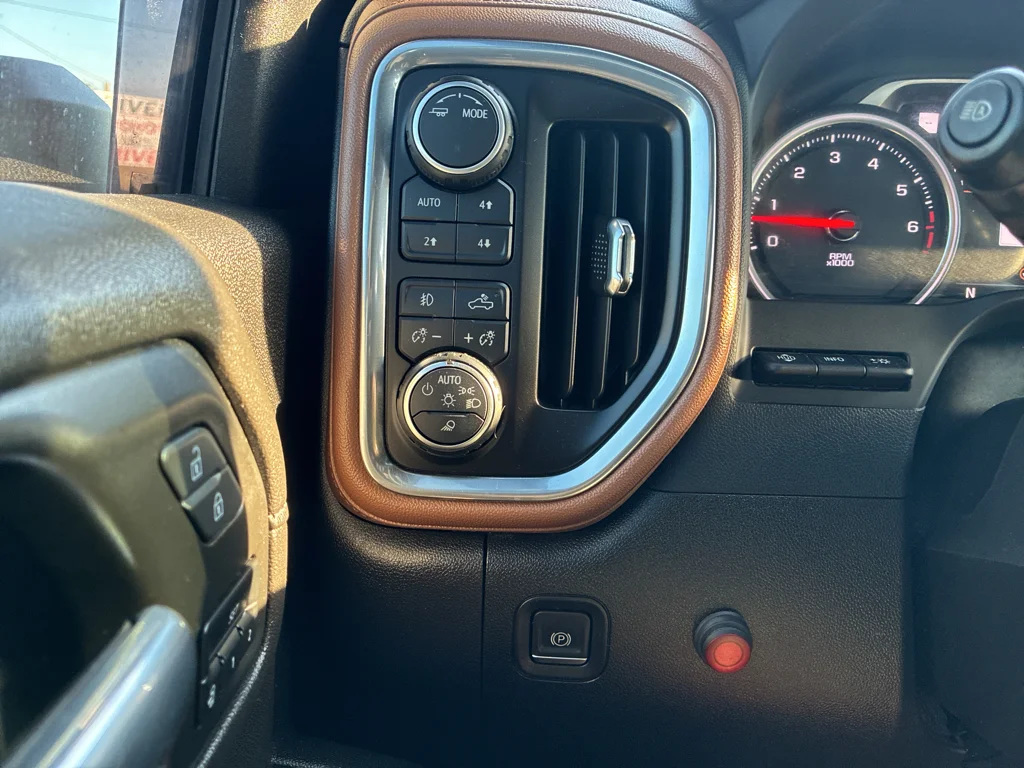 Used 2022 Iridescent Pearl Tricoat Chevrolet High Country image 29