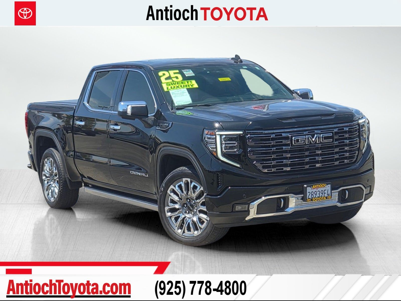Used 2025 Onyx Black GMC Denali Ultimate image 1