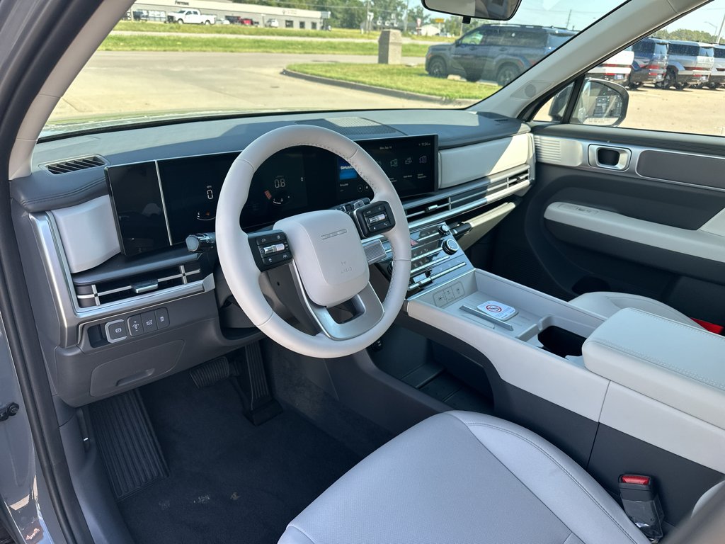 New 2027 Hampton Gray Hyundai SE image 2