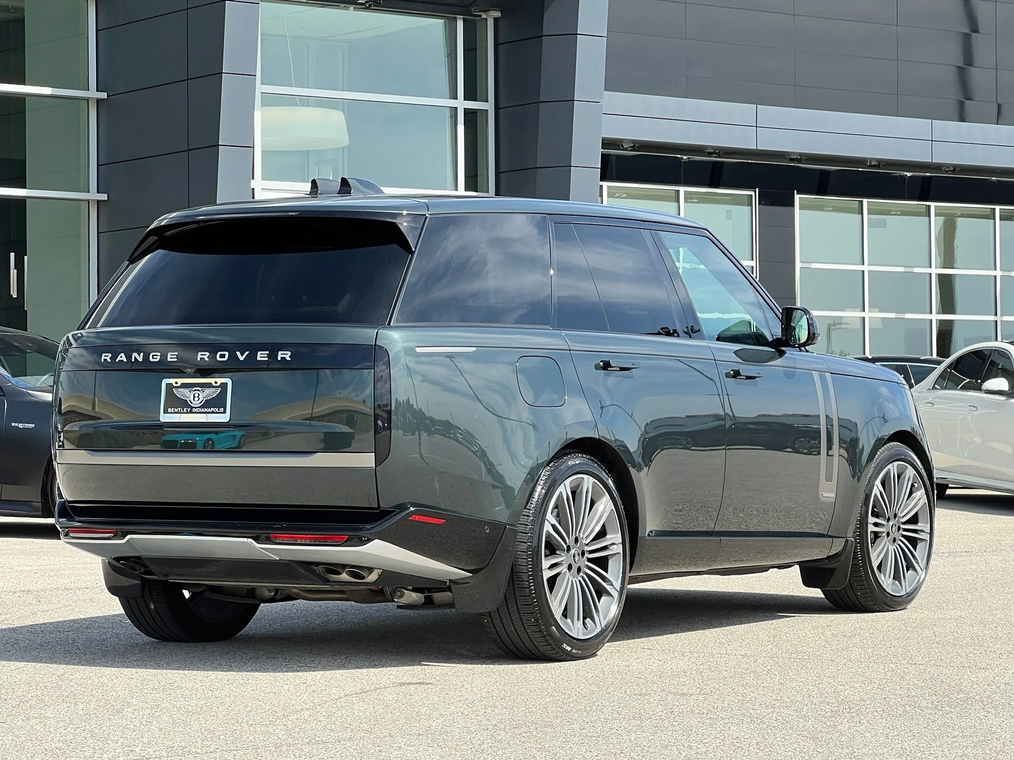 Used 2025  Land Rover Autobiography image 4