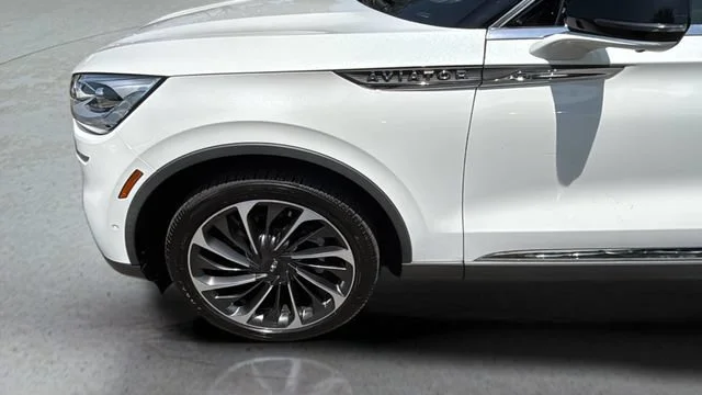 Used 2023 White Lincoln Reserve image 39