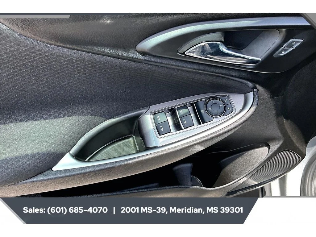 Used 2023 Sterling Gray Metallic Chevrolet LT image 17