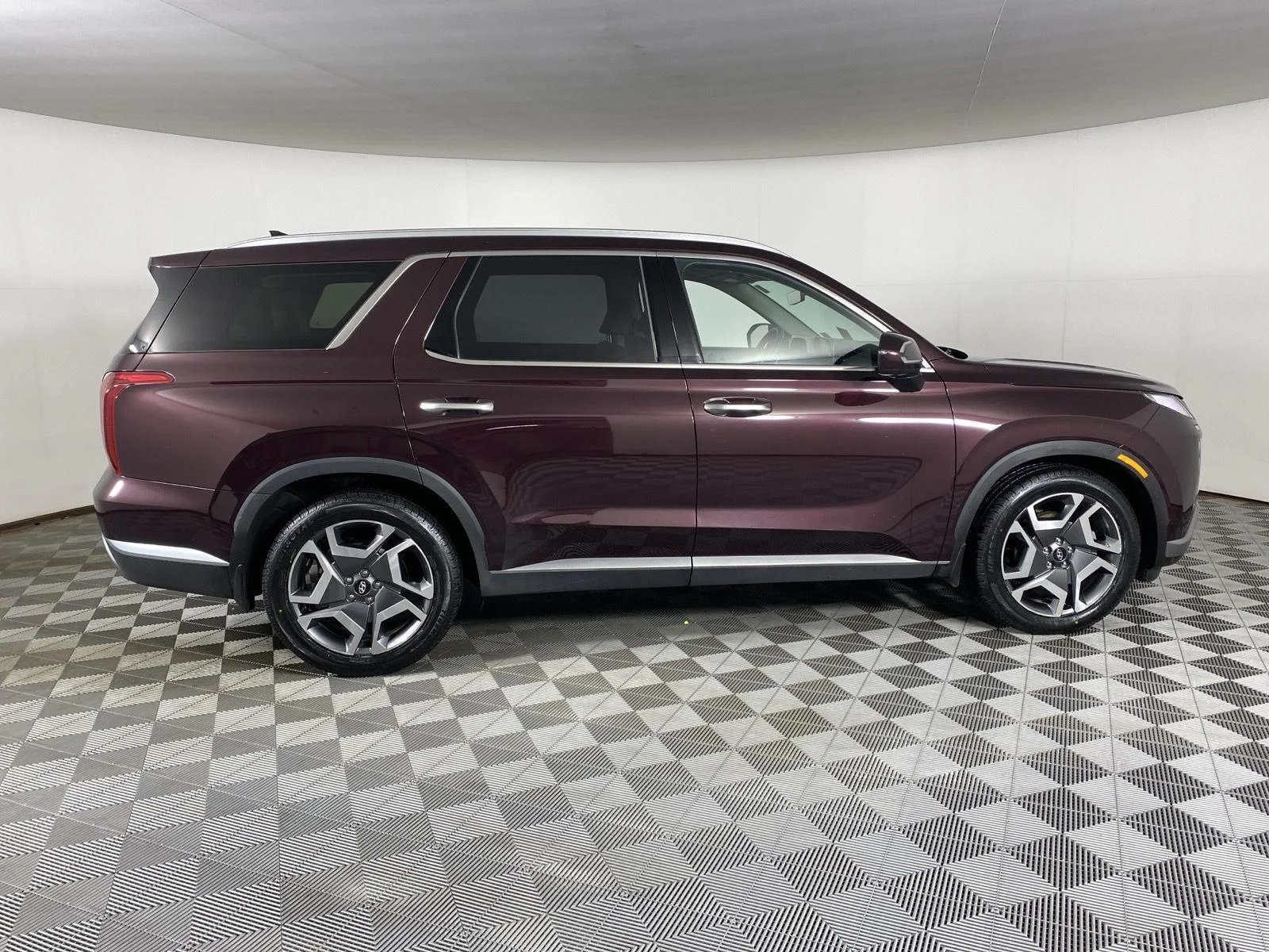 Used 2023 Sierra Burgundy Hyundai Limited image 11