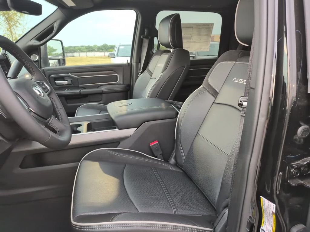 New 2026 Diamond Black Crystal Pearl-Coat Exterior Paint RAM Laramie image 16