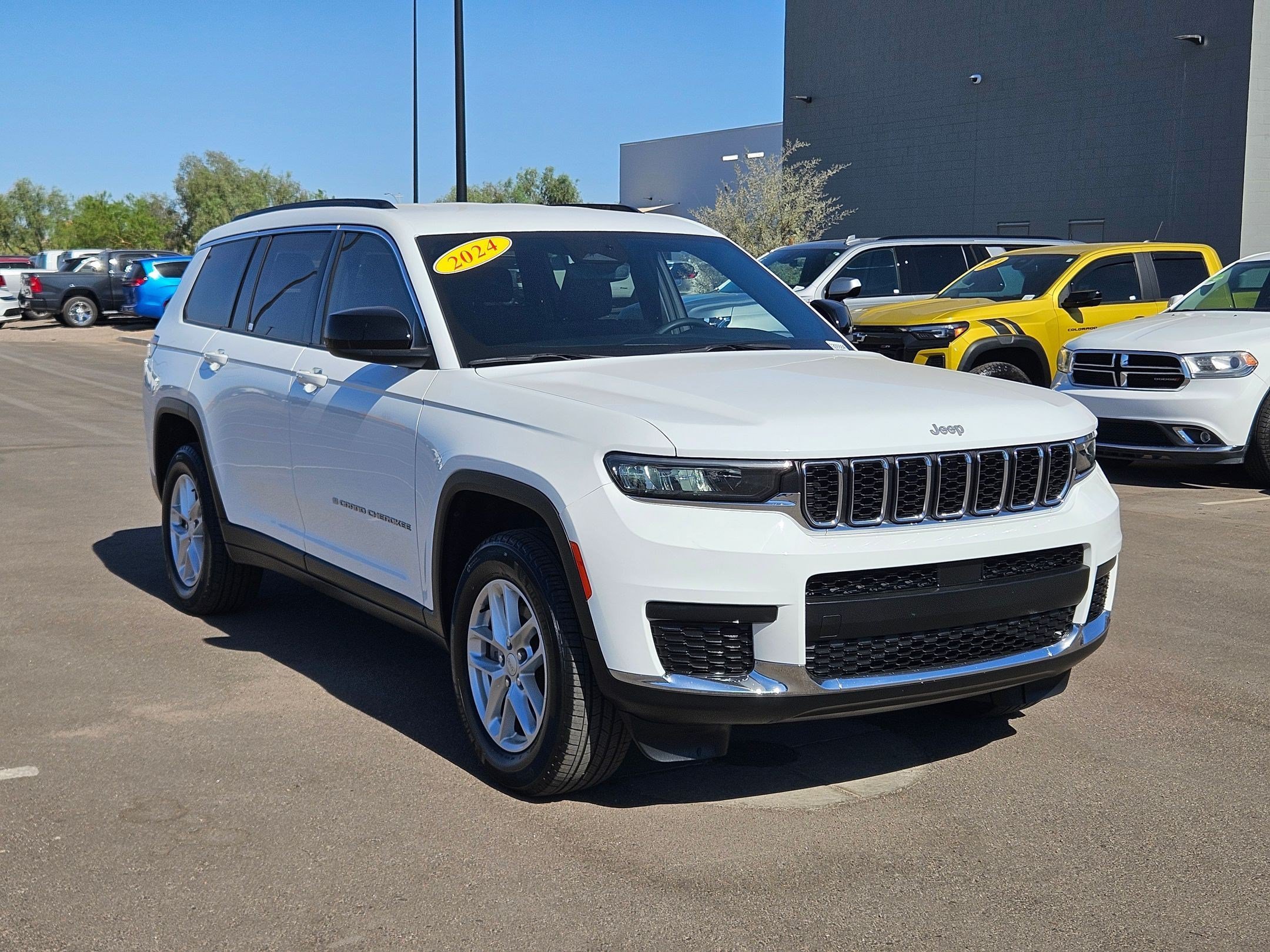 Used 2024 White Jeep Laredo 4x4 image 7