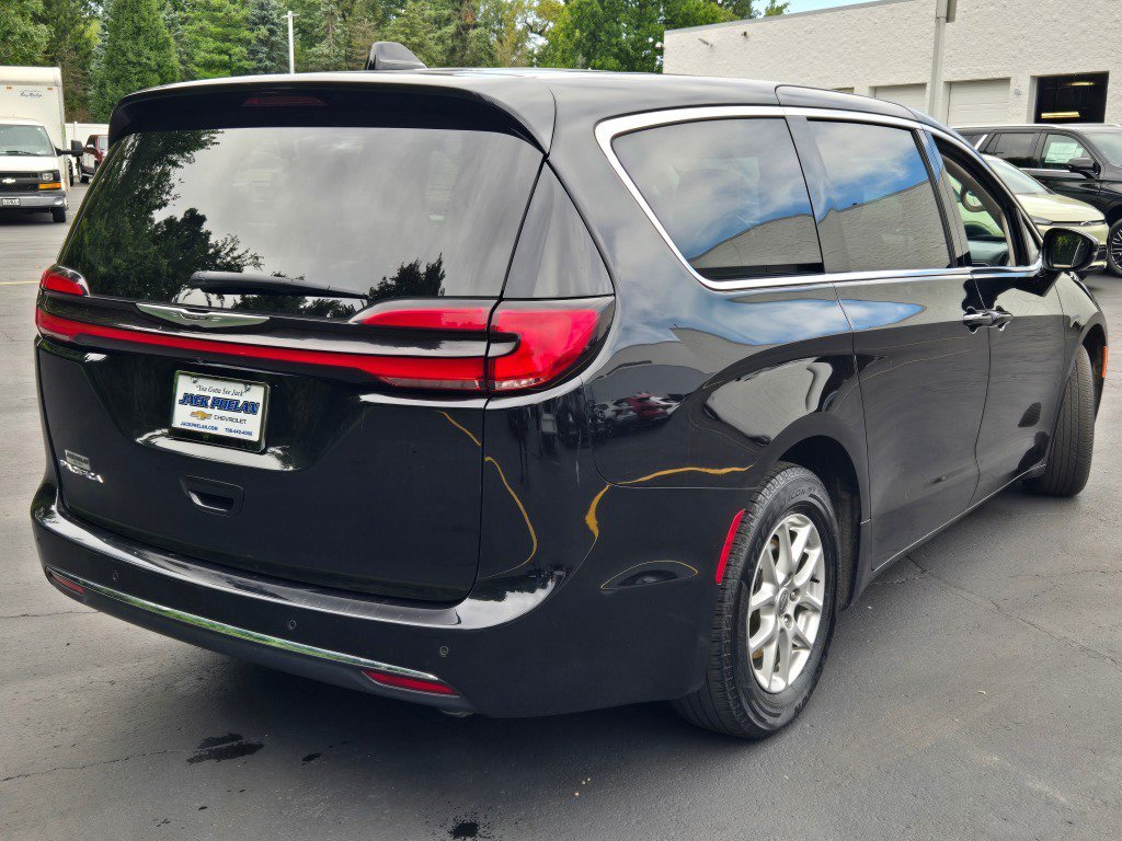 2024 Chrysler Pacifica Touring L - Photo 11