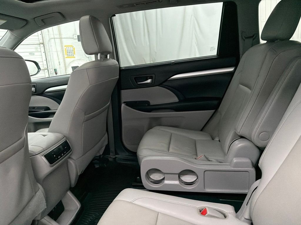 Used 2019 Green Toyota XLE image 18