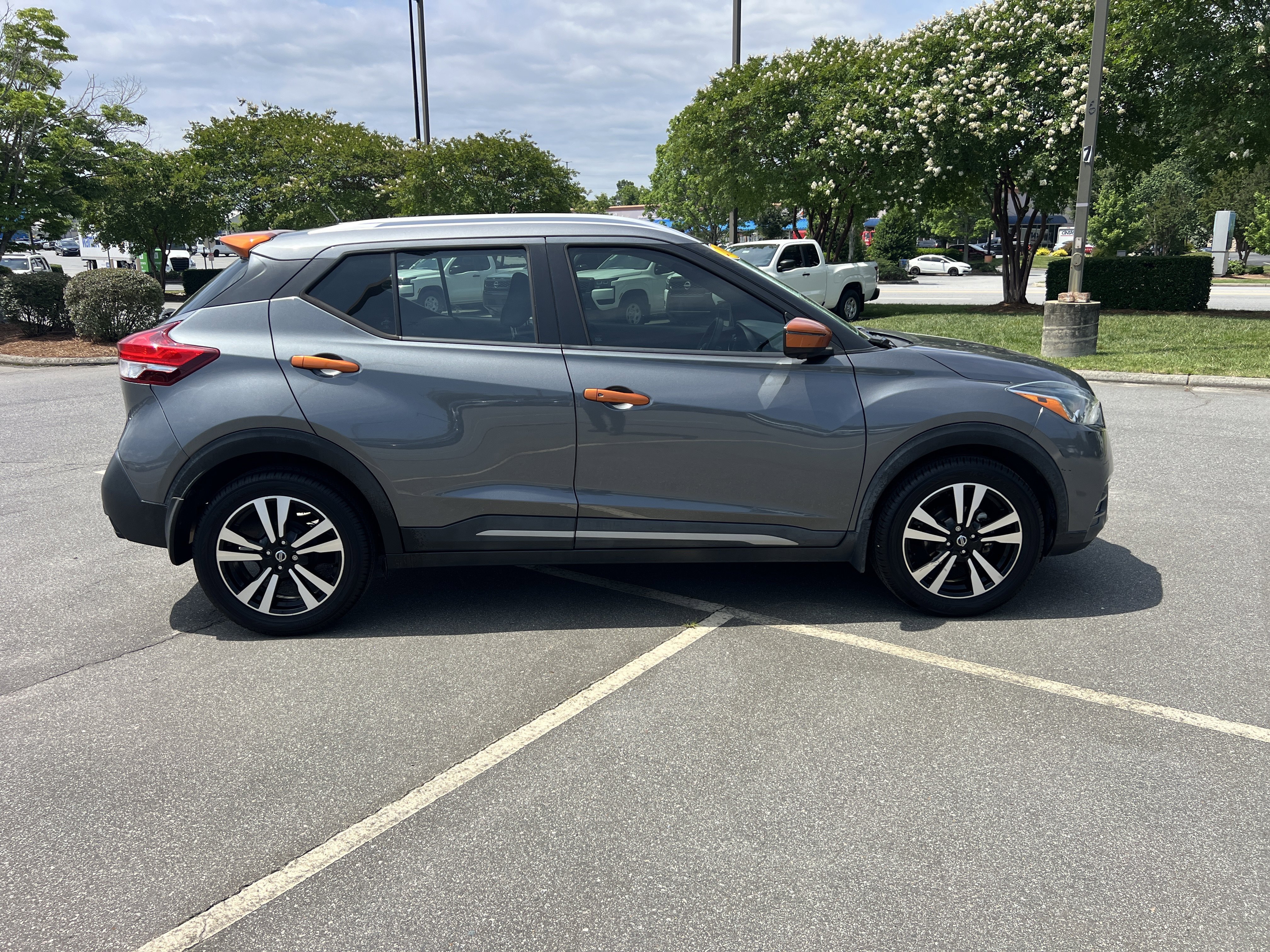 Used 2019 Gun Metallic Nissan SR image 4