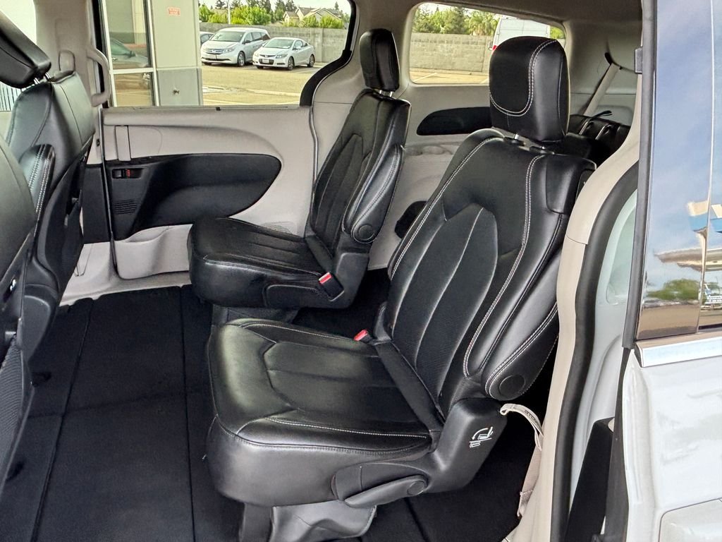 2024 Chrysler Pacifica Touring L - Photo 21