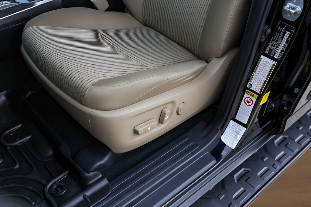 Used 2019 Black Toyota SR5 image 8