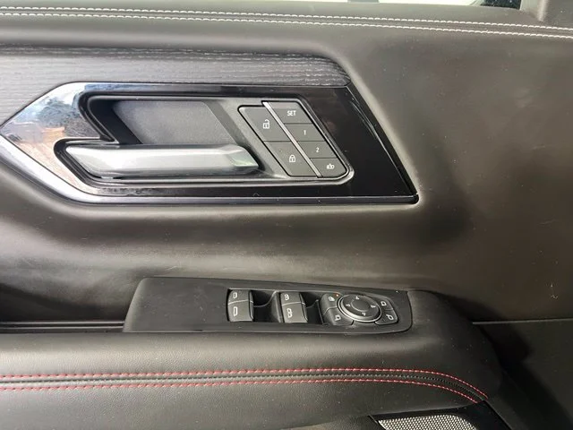 2025 GMC Yukon AT4 Ultimate - Photo 17