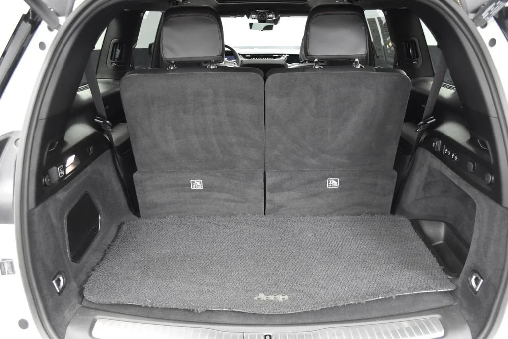 Used 2024 White Jeep Summit image 26