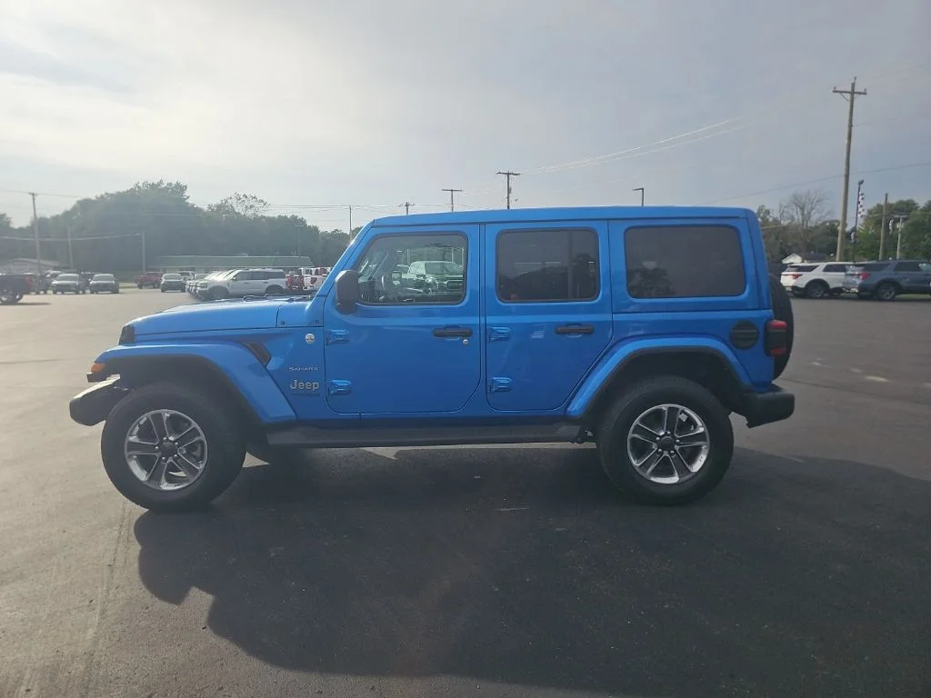 Used 2022 Hydro Blue Pearlcoat Jeep Unlimited Sahara image 9
