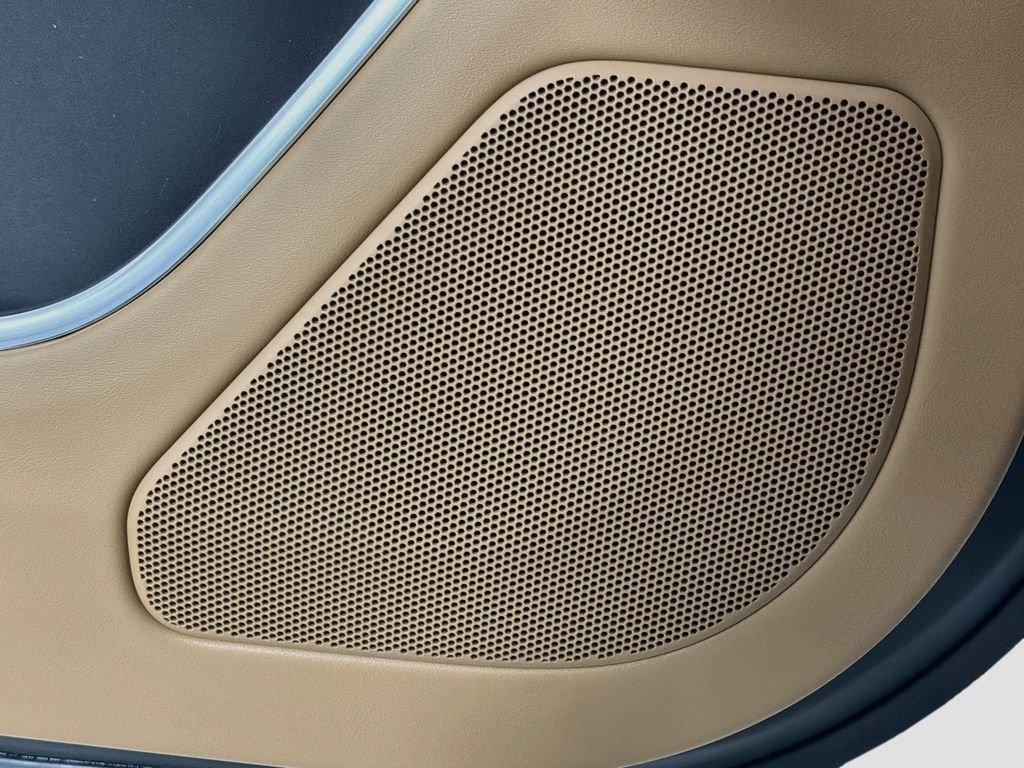 New 2026 Fuji White Land Rover SE image 19