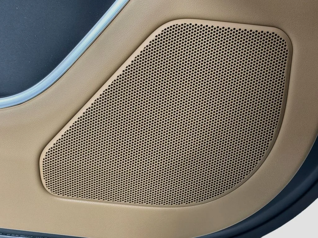 New 2026 Fuji White Land Rover SE image 19