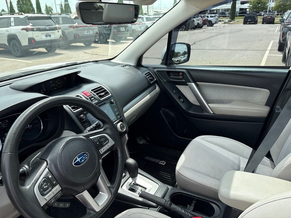 Used 2017 White Subaru 2.5i Premium image 4