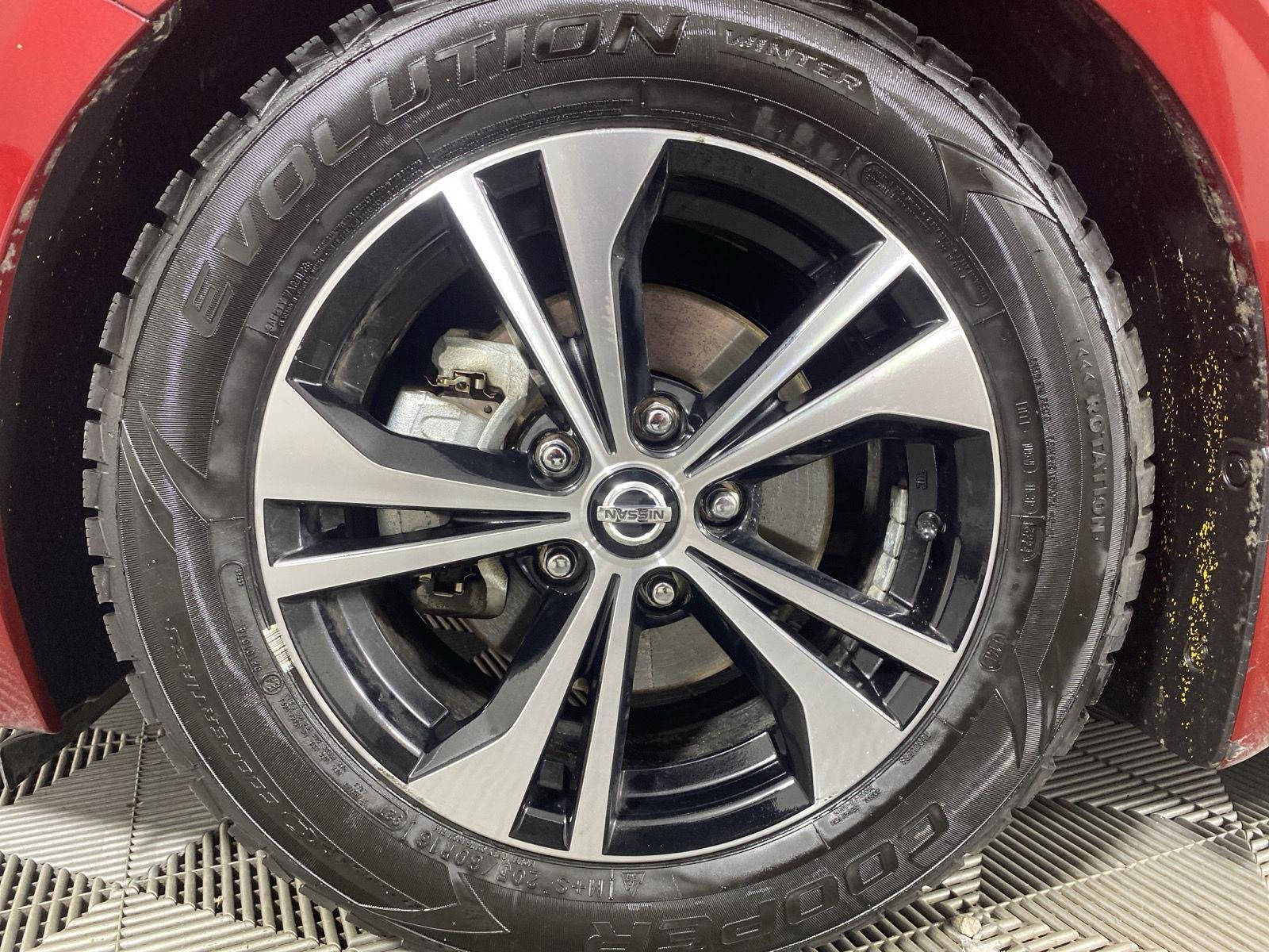 Used 2020 Scarlet Ember Tintcoat Nissan SV image 11