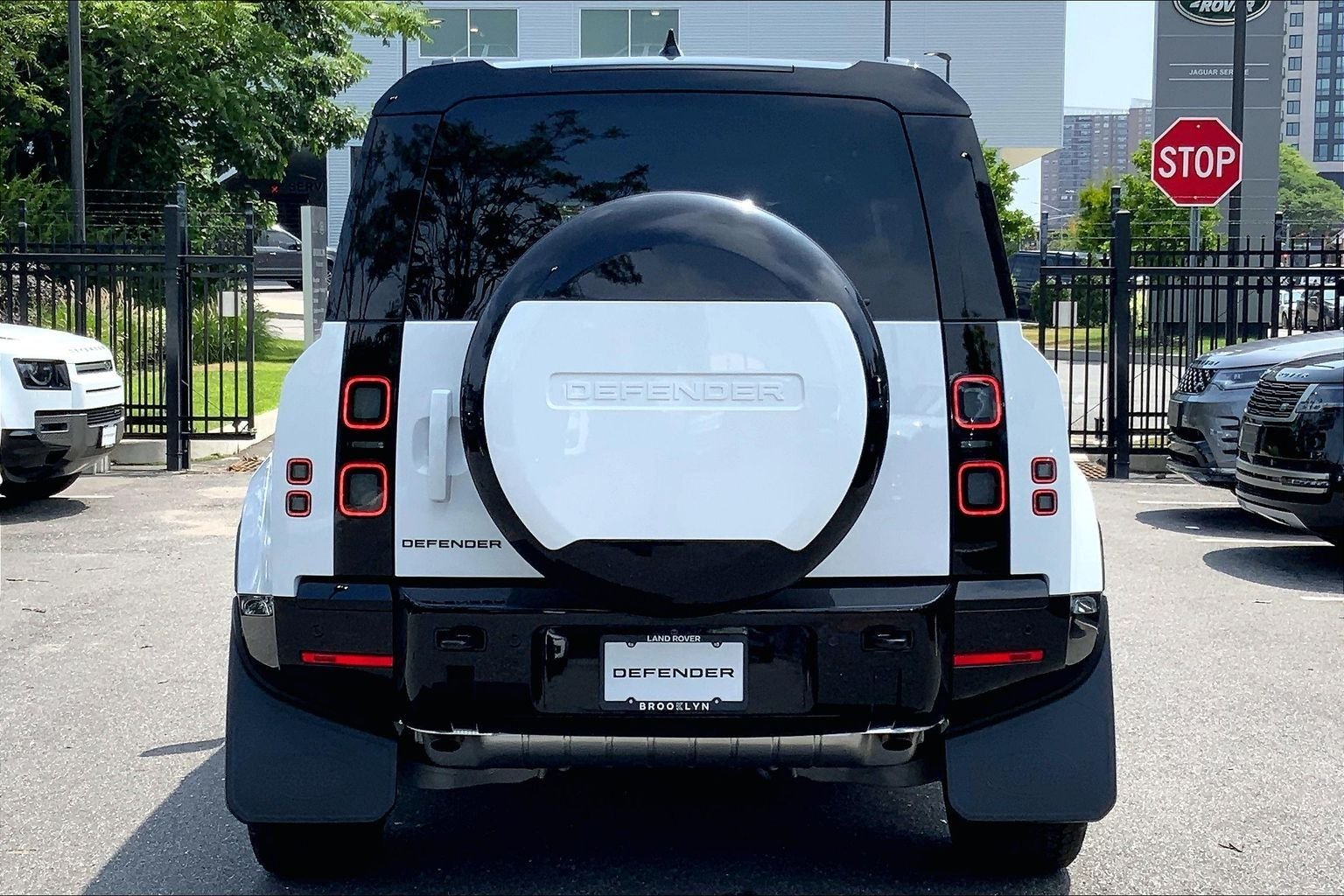 New 2026 Fuji White Land Rover X-Dynamic SE image 4