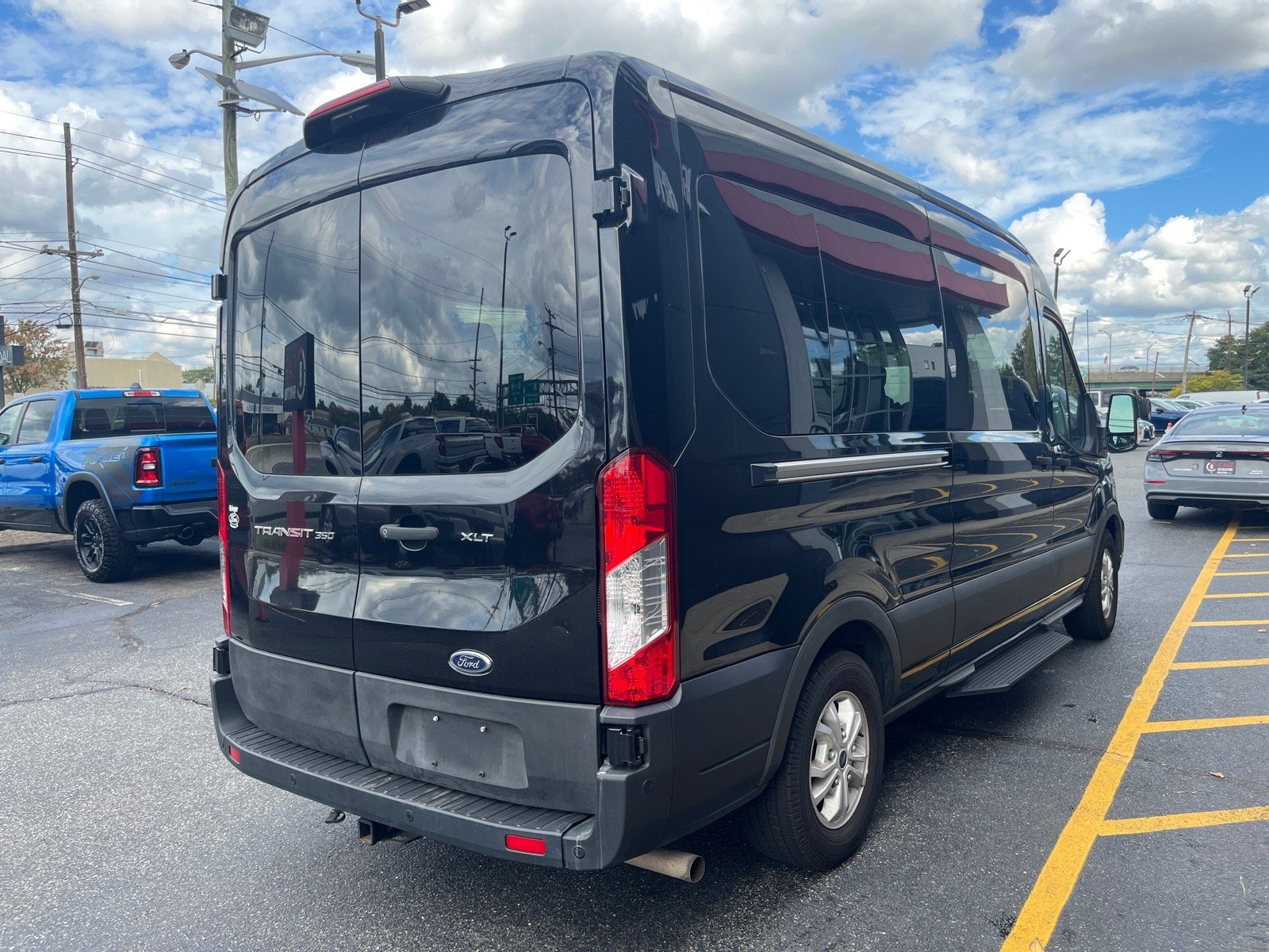 2023 Ford Transit XLT photo 4