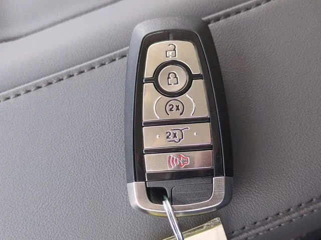 New 2026 Space Silver Metallic Ford MAX Active image 28