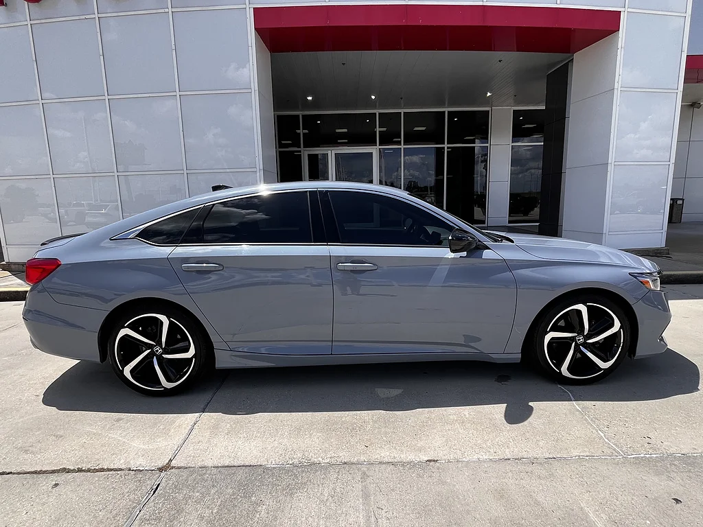Used 2022 Sonic Gray Pearl Honda Sport image 2