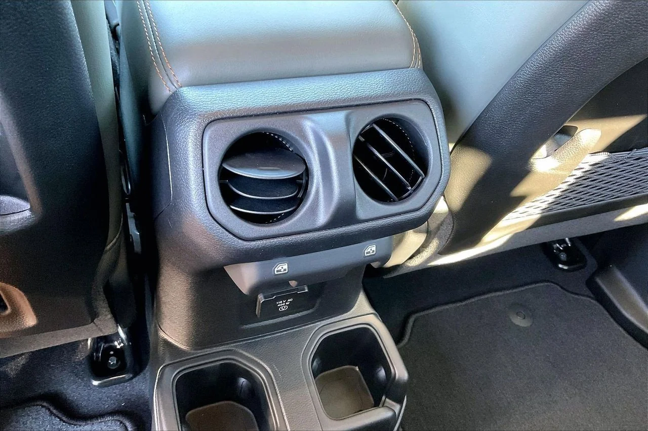 New 2026 Bright White Clear-Coat Exterior Paint Jeep Mojave X image 15