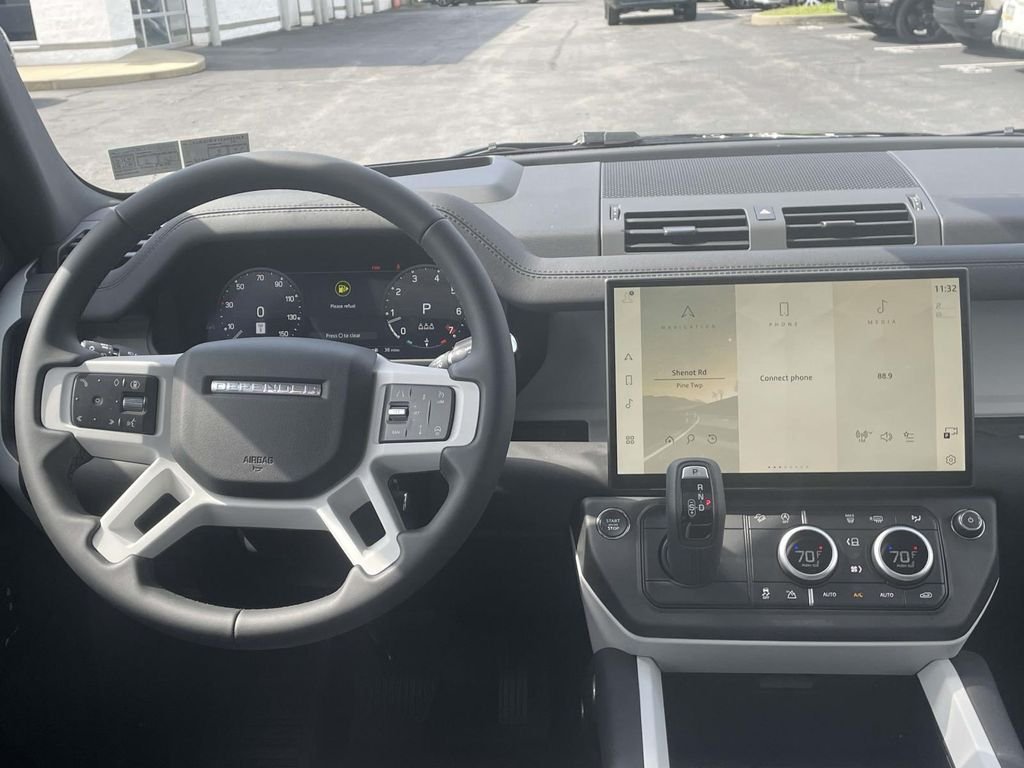 New 2026 Santorini Black Land Rover S image 21
