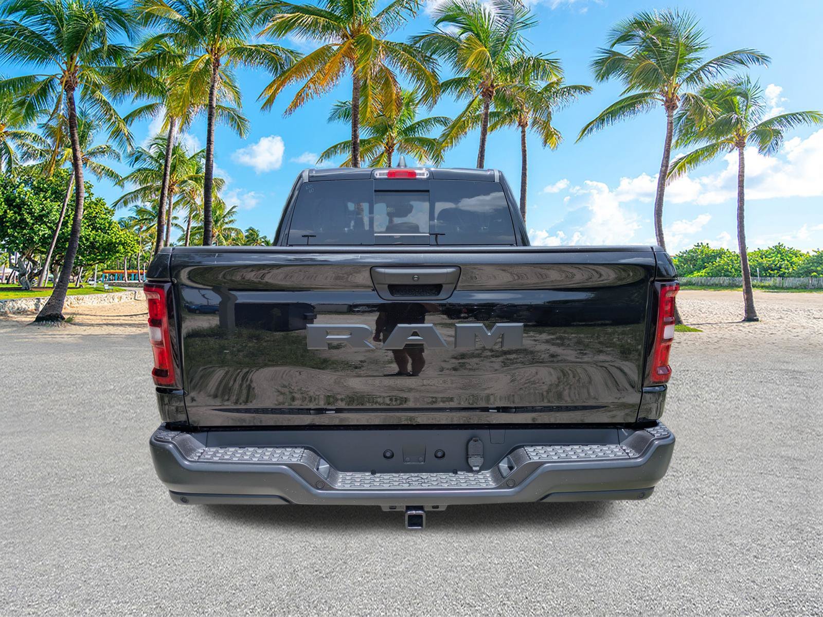 New 2026 Diamond Black Crystal Pearl-Coat Exterior Paint RAM Tradesman image 5