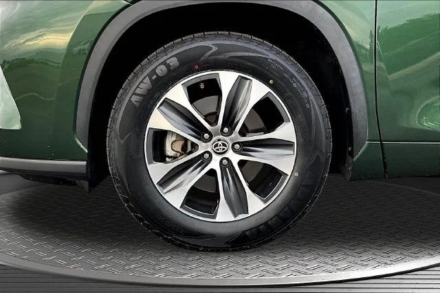 Used 2023 Green Toyota XLE image 35