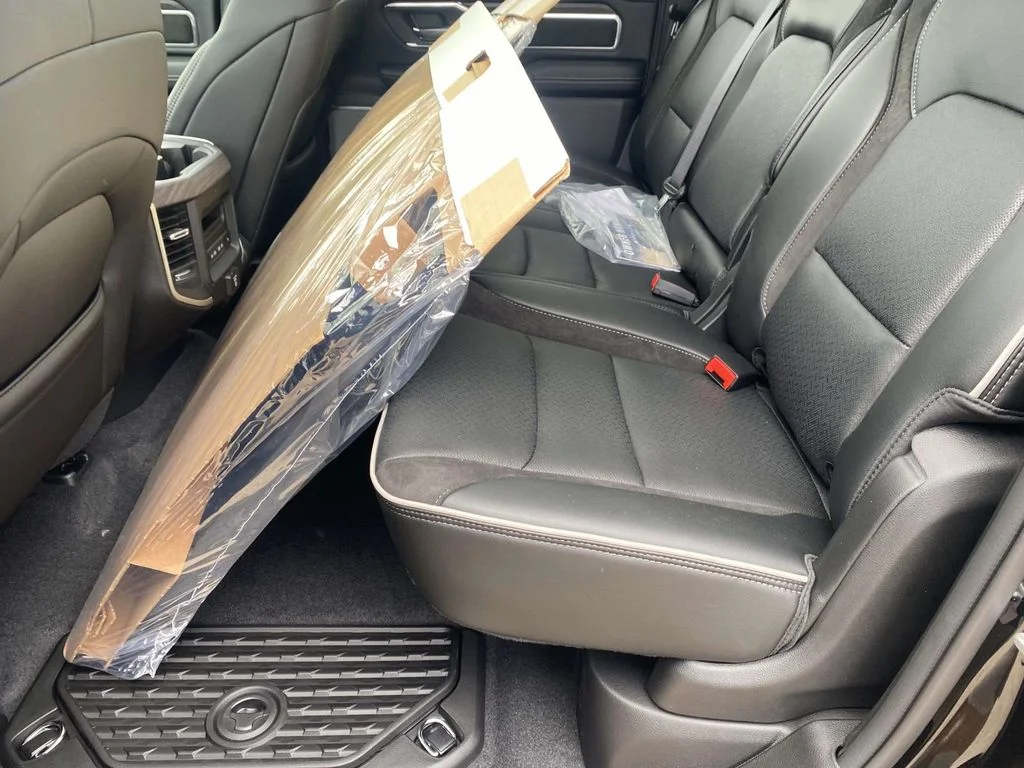 New 2026 Diamond Black Crystal Pearl-Coat Exterior Paint RAM Laramie image 9