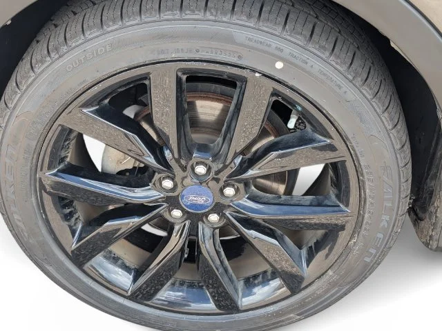 Used 2018 Gray Ford SE image 12
