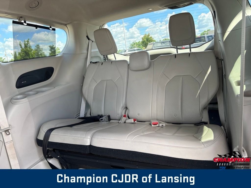 Used 2017 White Chrysler Touring L Plus image 15