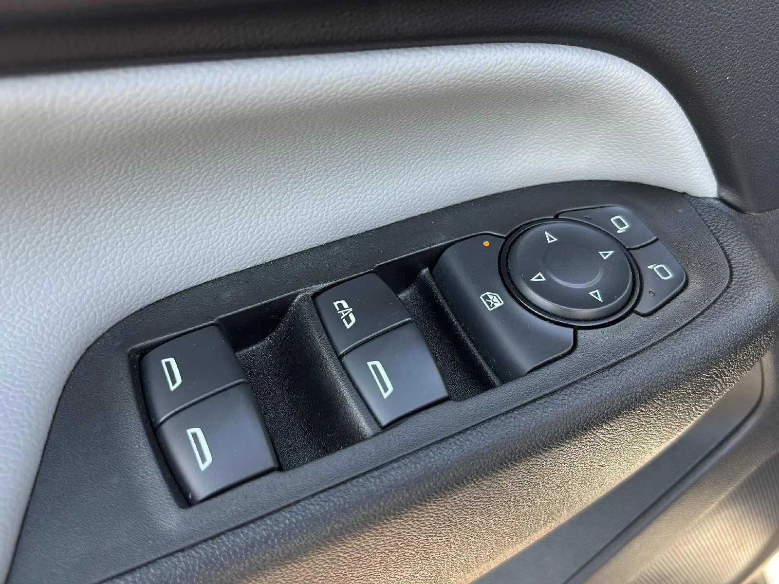 Used 2021 Summit White Chevrolet LS image 16