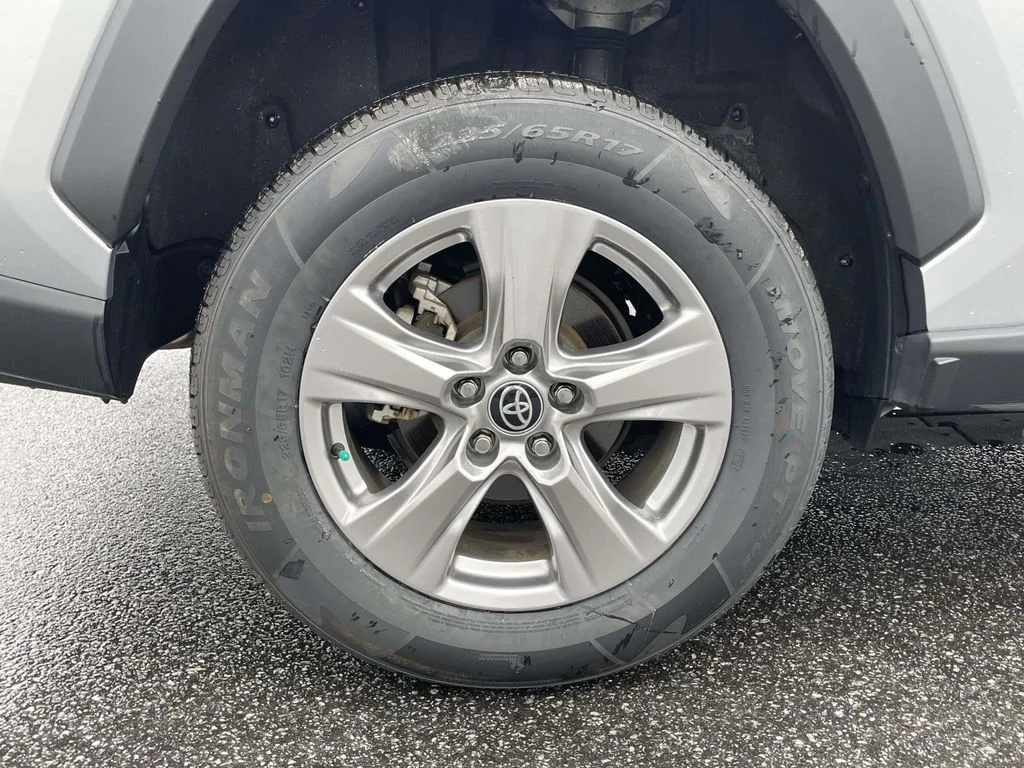 Used 2022 Silver Sky Metallic Toyota XLE image 31