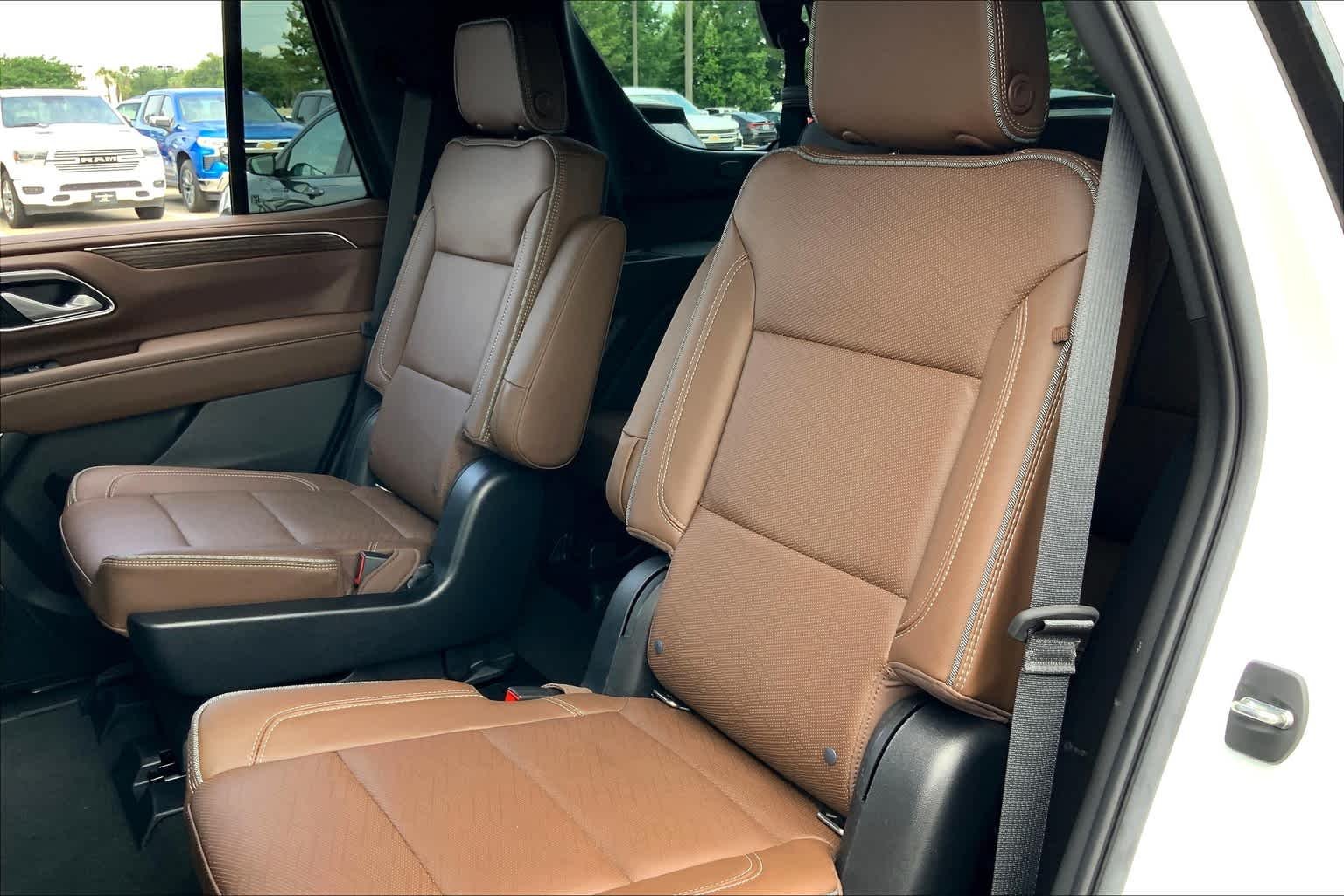 Used 2022 Summit White Chevrolet High Country image 18