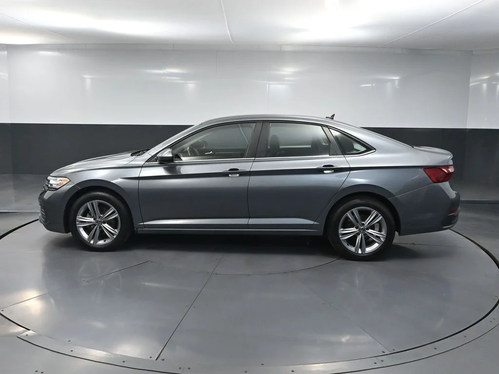 Used 2024 Gray Volkswagen 1.5T SE image 9