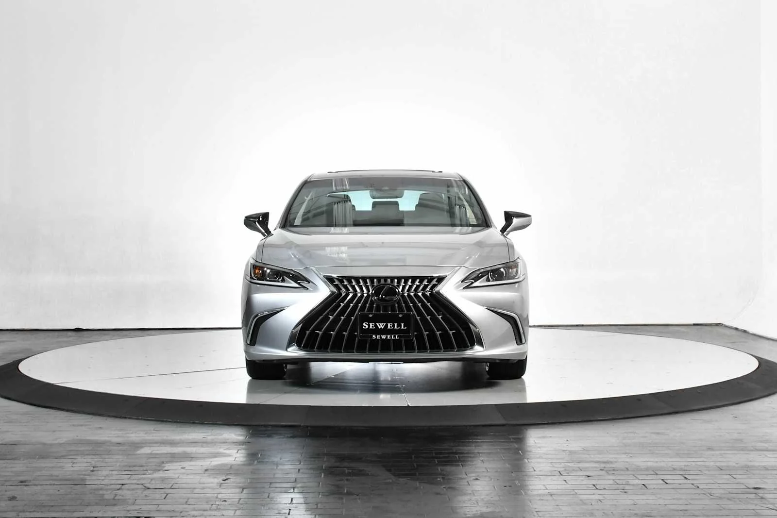Used 2025 Iridium Lexus  image 10
