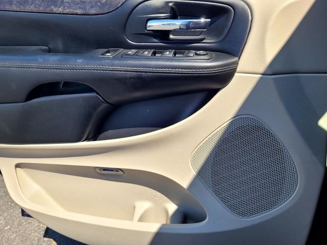 Used 2016 Blue Dodge SE image 13